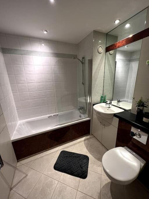 Entire Flat, 2 Bedroom & 2 Bathrooms In Birmingham Zewnętrze zdjęcie